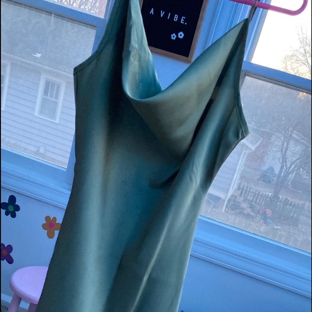 Satin green Crowell neck dress